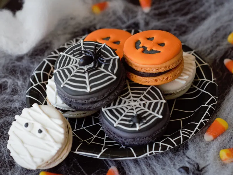 Halloween macarons